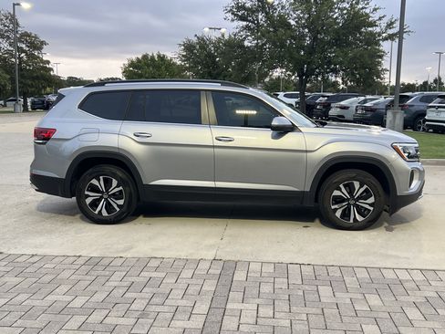 Used 2024 Volkswagen Atlas SE FWD image 9