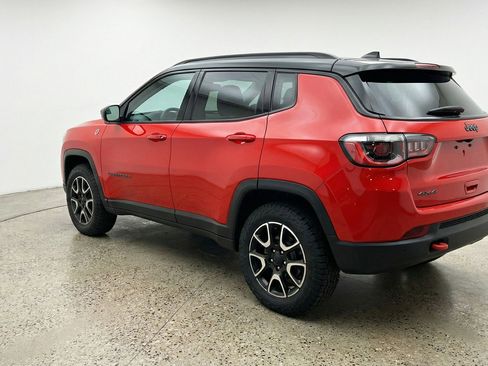 Used 2025 Jeep Compass Trailhawk image 6