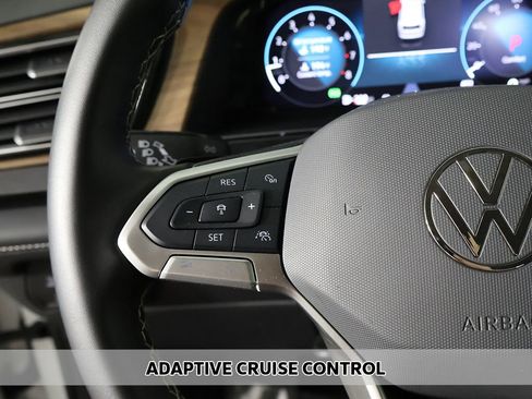 Used 2025 Volkswagen Atlas SE FWD image 3