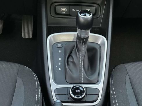 Used 2025 Hyundai Venue SEL FWD image 25