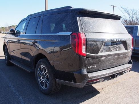 Certified 2025 Ford Expedition Active image 5