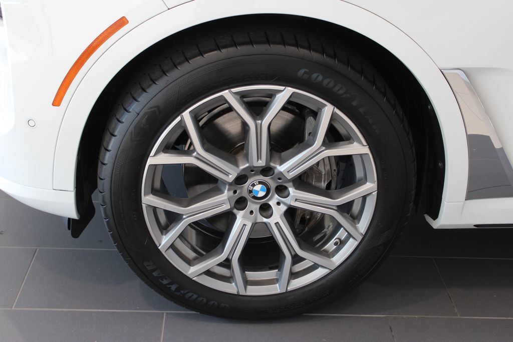 Used 2023 BMW X7 xDrive40i AWD/4WD image 29