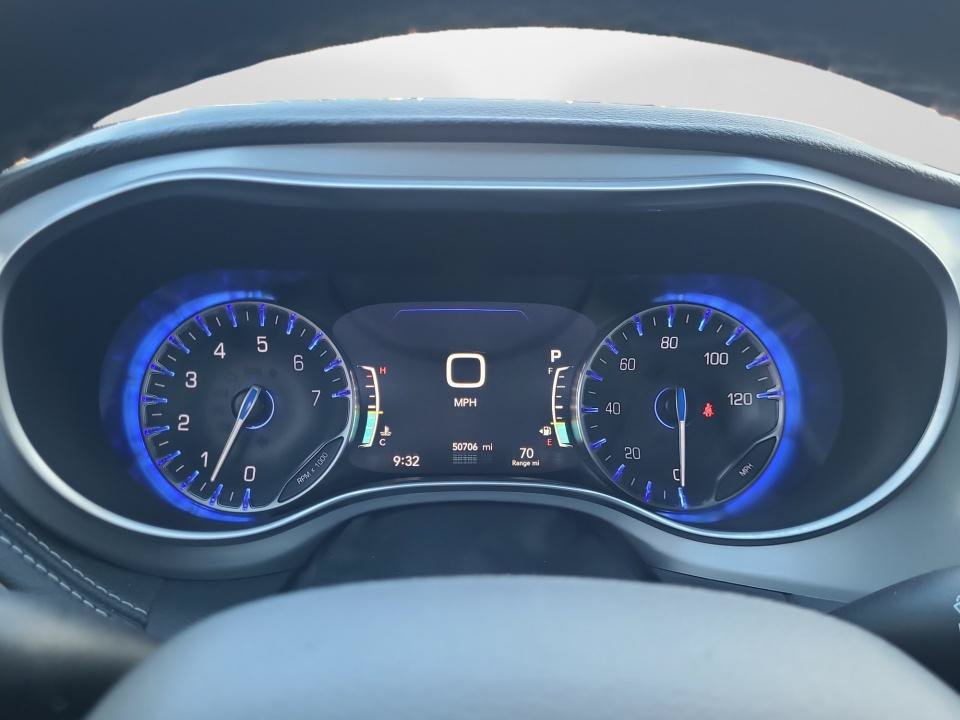 Used 2025 Chrysler Pacifica Limited FWD image 14