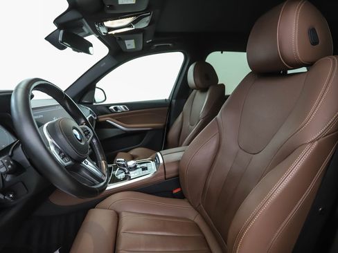 Used 2021 BMW X5 xDrive40i w/ M Sport Package image 11