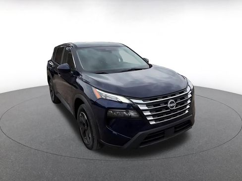 Used 2025 Nissan Rogue SV FWD image 3