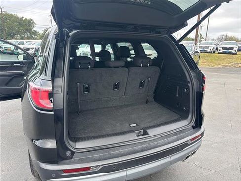 Used 2025 GMC Acadia Elevation image 17