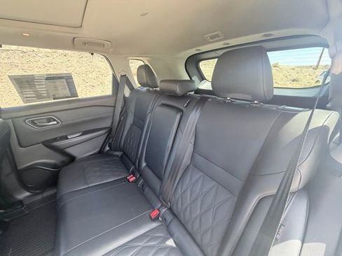 Certified 2022 Nissan Rogue Platinum w/ Head-Up Display Package image 28