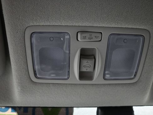 Used 2025 Hyundai Venue SEL FWD image 19