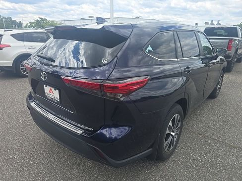 Used 2023 Toyota Highlander XLE image 5