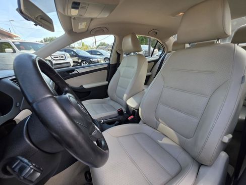 Used 2013 Volkswagen Jetta SE FWD image 12