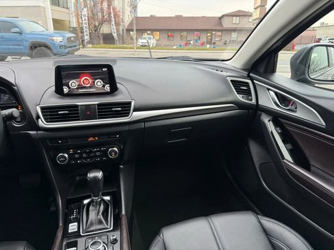Used 2018 MAZDA MAZDA3 Touring image 19