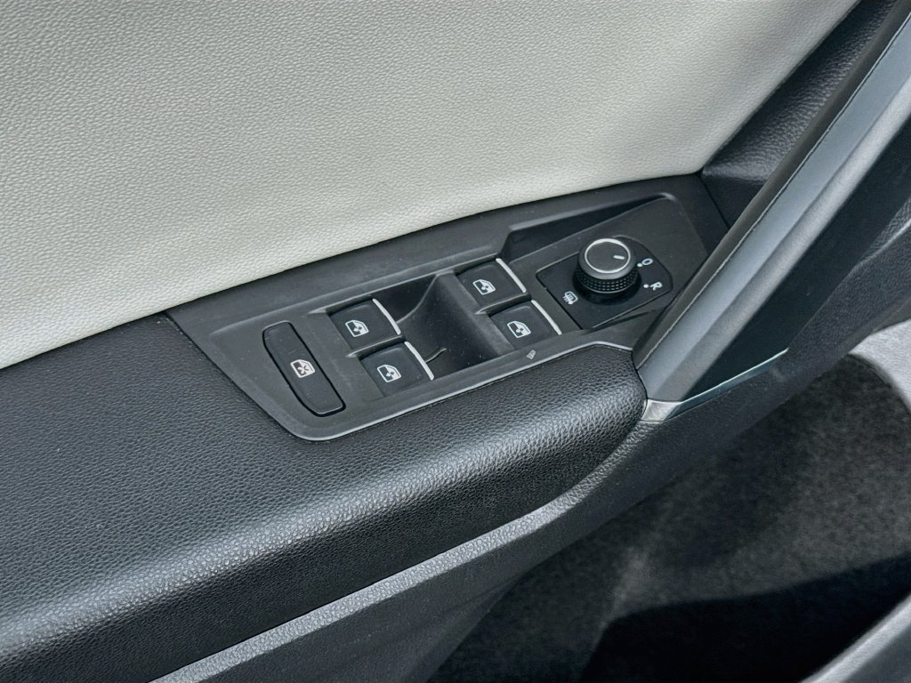 Used 2020 Volkswagen Tiguan SE w/ Panoramic Sunroof Package AWD/4WD image 23