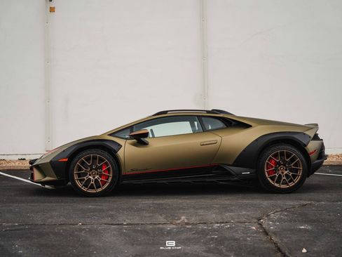 Used 2024 Lamborghini Huracan Sterrato image 2