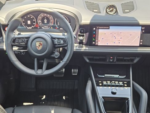 Certified 2025 Porsche Cayenne GTS AWD/4WD image 25