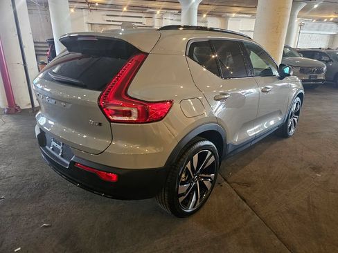 Certified 2025 Volvo XC40 B5 Ultra AWD/4WD image 6