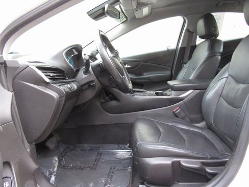 Used 2017 Chevrolet Volt Premier w/ Driver Confidence II Package image 9