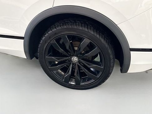 Used 2021 Volkswagen Tiguan SE R-Line AWD/4WD image 31