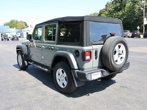 Used 2022 Jeep Wrangler Unlimited Sport image 2