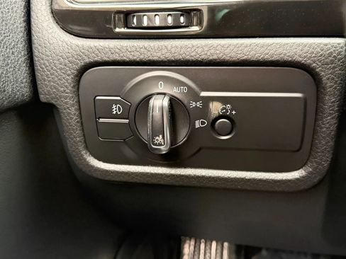 Used 2013 Volkswagen Touareg Sport AWD/4WD image 34