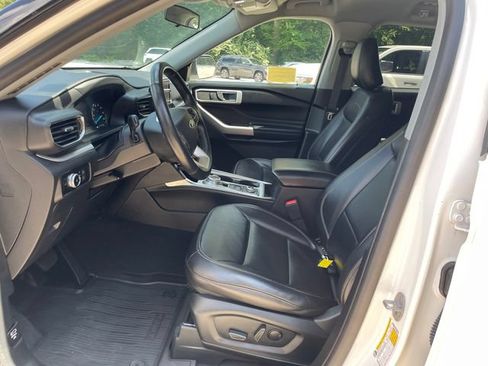 Used 2022 Ford Explorer XLT w/ Equipment Group 202A AWD/4WD image 36