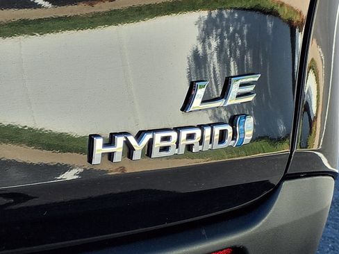 Used 2023 Toyota Sienna LE AWD/4WD image 2