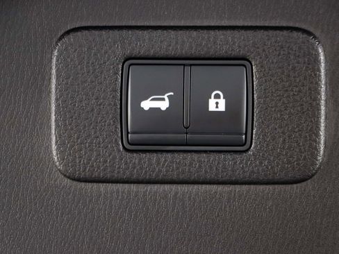 Used 2022 Nissan Armada SL w/ Captain's Chairs Package image 33