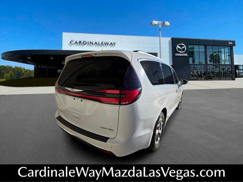 Used 2022 Chrysler Pacifica Limited FWD image 4