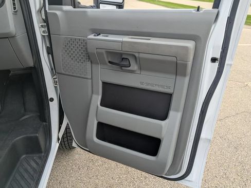 Used 2024 Ford E-450 and Econoline 450 Super Duty RWD image 18
