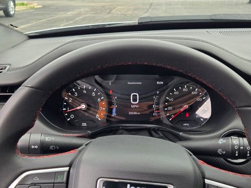 Used 2025 Jeep Compass Trailhawk AWD/4WD image 31