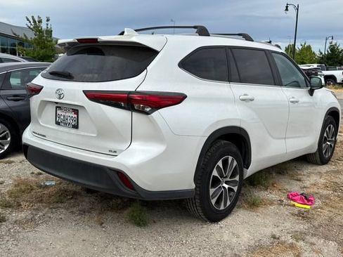 Used 2023 Toyota Highlander XLE FWD image 5