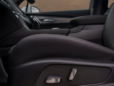 New 2025 Cadillac XT6 Luxury image 13