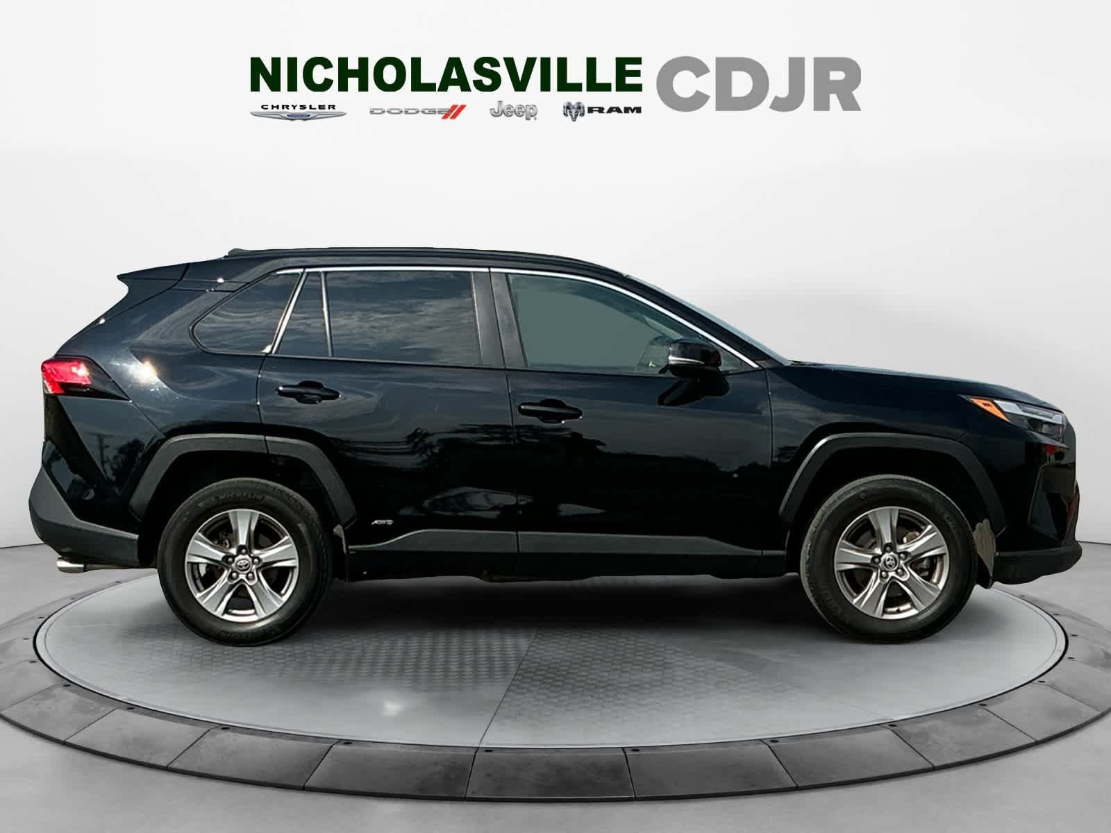 Used 2023 Toyota RAV4 XLE AWD/4WD image 6