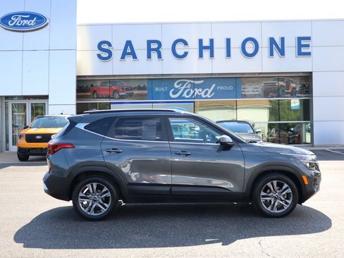 Used 2023 Kia Seltos S FWD image 2