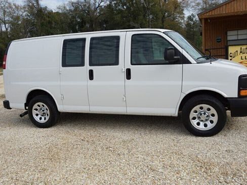 Used 2010 Chevrolet Express 1500 RWD image 15