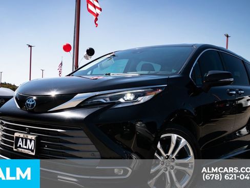 Used 2023 Toyota Sienna Platinum image 10