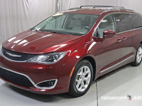 Used 2017 Chrysler Pacifica Touring-L Plus image 18