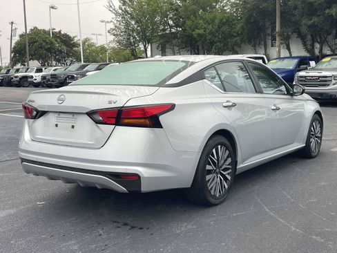Used 2024 Nissan Altima 2.5 SV FWD image 7