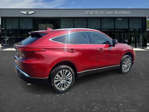 Used 2022 Toyota Venza XLE AWD/4WD image 5
