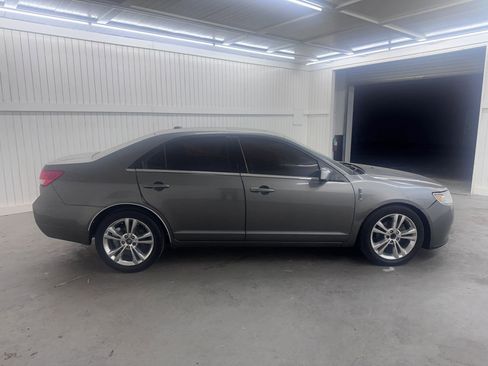 Used 2010 Lincoln MKZ FWD image 4