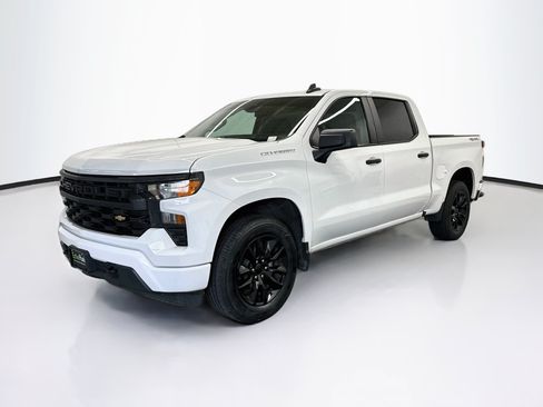 Used 2023 Chevrolet Silverado 1500 Custom AWD/4WD image 3