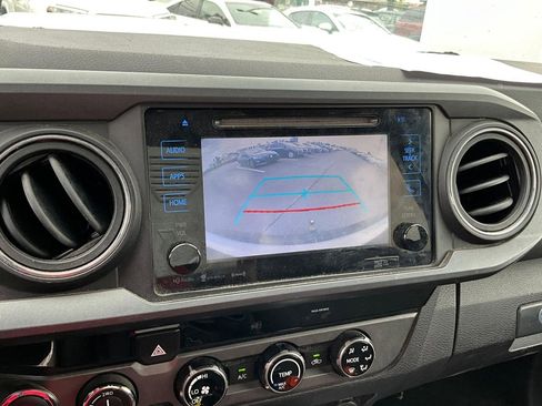 Used 2018 Toyota Tacoma TRD Sport AWD/4WD image 13