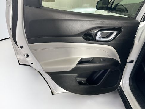 Used 2025 Jeep Compass Limited image 26