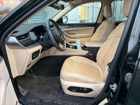 Used 2022 Jeep Grand Cherokee L Limited w/ Luxury Tech Group II AWD/4WD image 4