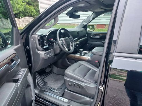 Used 2024 Chevrolet Silverado 1500 LT Trail Boss w/ LT Trail Boss Premium Package AWD/4WD image 10