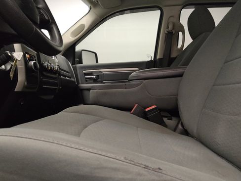 Used 2020 RAM 1500 Classic SLT RWD image 17