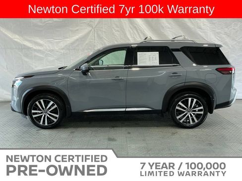 Used 2025 Nissan Pathfinder Platinum AWD/4WD image 3