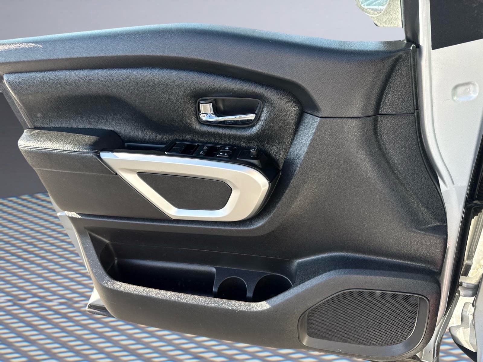Used 2018 Nissan Titan PRO-4X AWD/4WD image 26