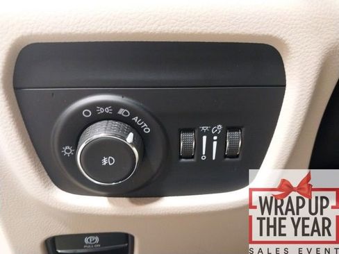 Used 2023 Jeep Grand Cherokee Limited w/ Luxury Tech Group II image 6