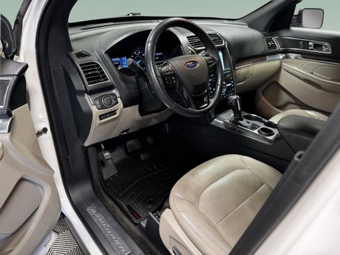 Used 2018 Ford Explorer Limited w/ Equipment Group 301A image 9