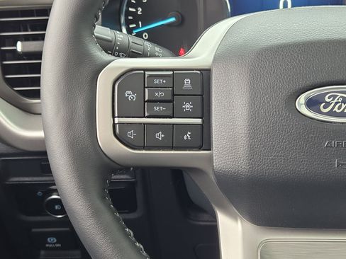 Used 2024 Ford Expedition XLT image 28